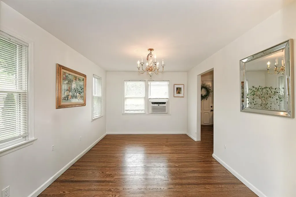 20 Kossuth Street Deer Park NY 11729