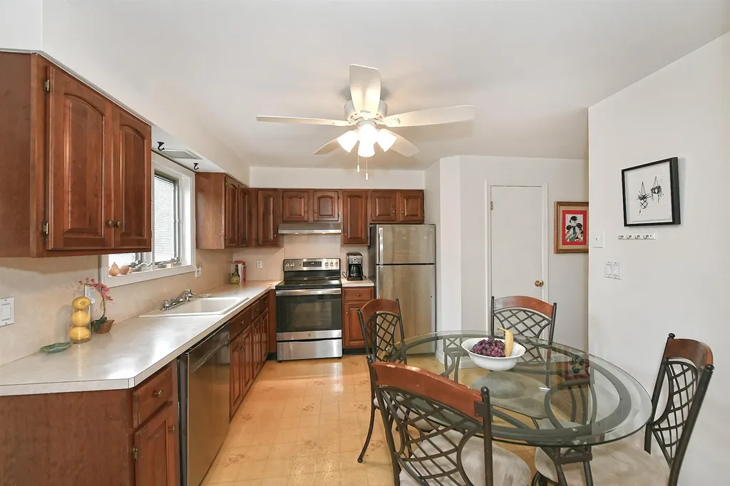 20 Kossuth Street Deer Park NY 11729