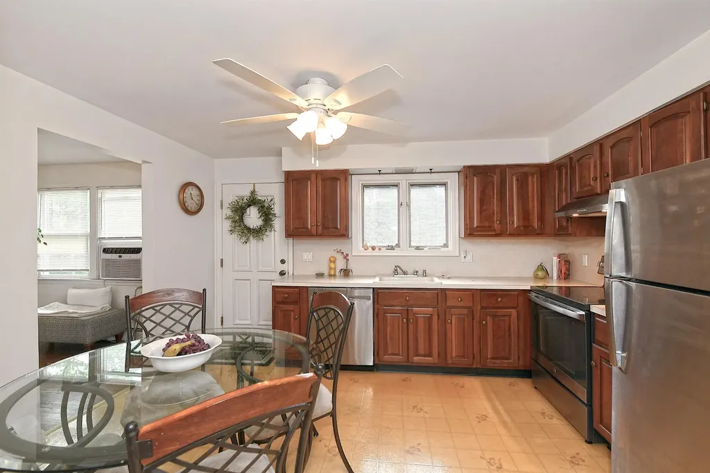 20 Kossuth Street Deer Park NY 11729