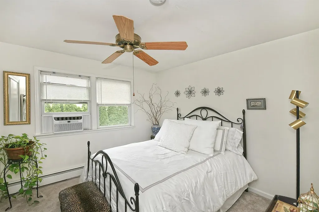 20 Kossuth Street Deer Park NY 11729