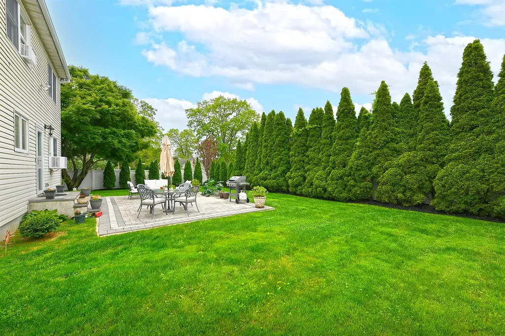 20 Kossuth Street Deer Park NY 11729