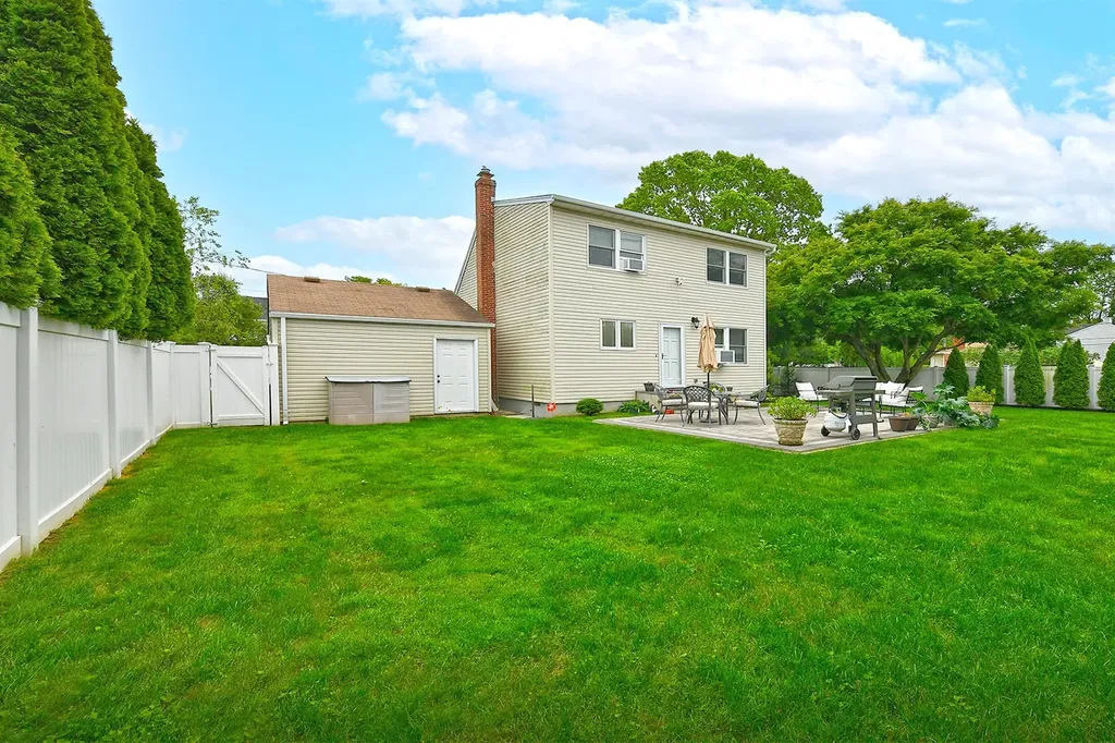 20 Kossuth Street Deer Park NY 11729