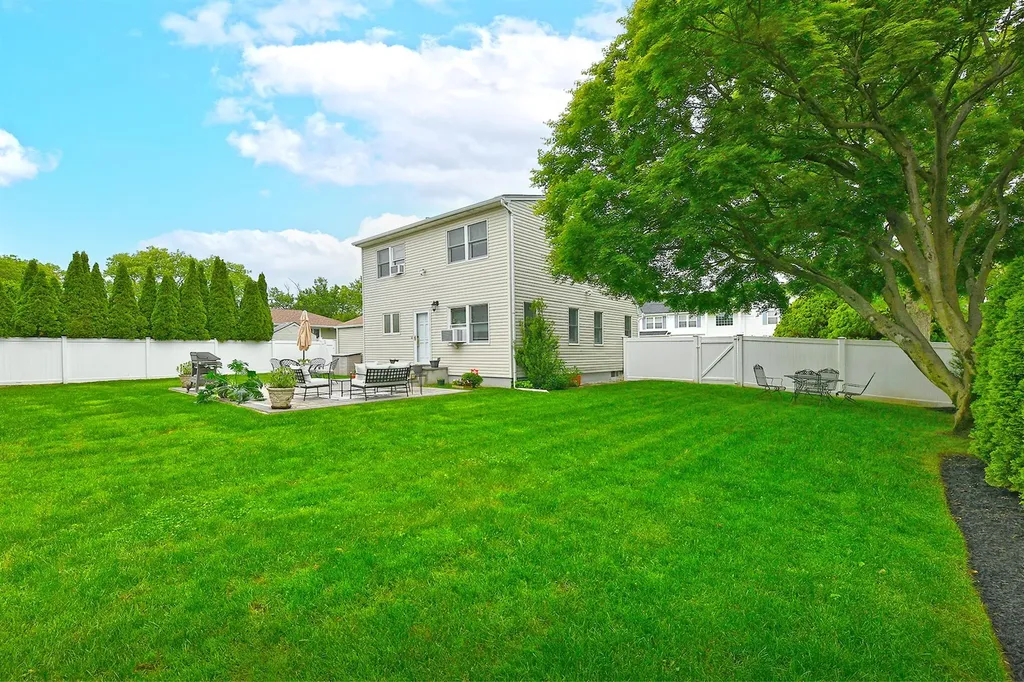20 Kossuth Street Deer Park NY 11729