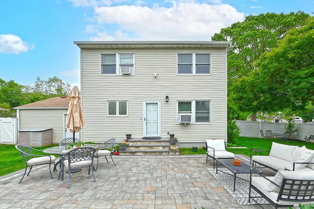 20 Kossuth Street Deer Park NY 11729