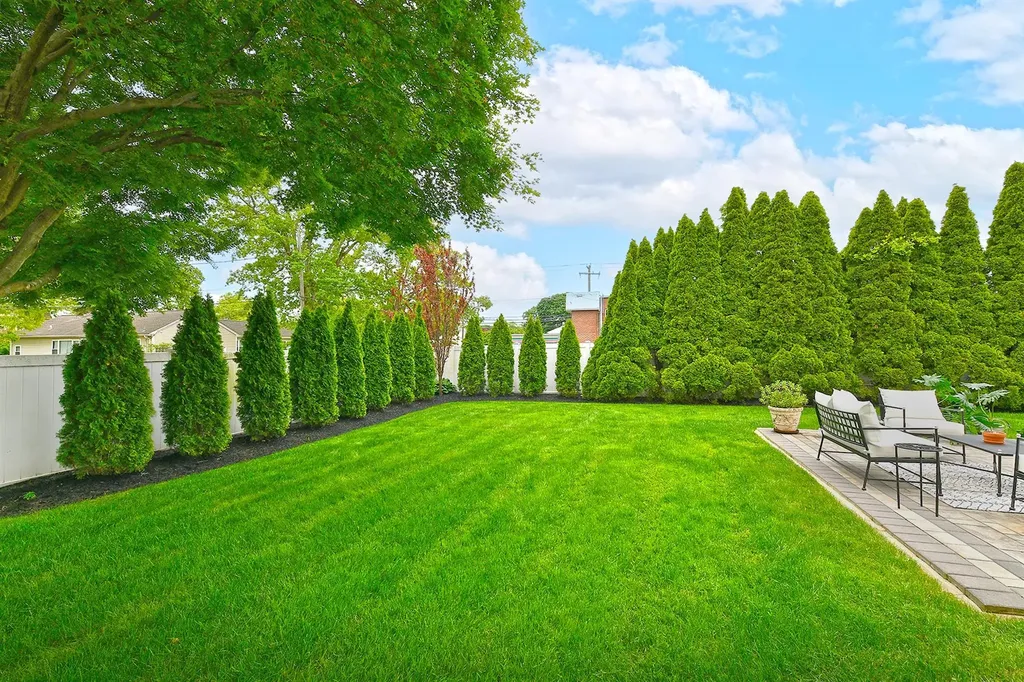 20 Kossuth Street Deer Park NY 11729