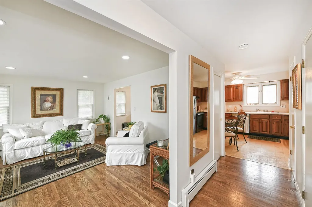 20 Kossuth Street Deer Park NY 11729