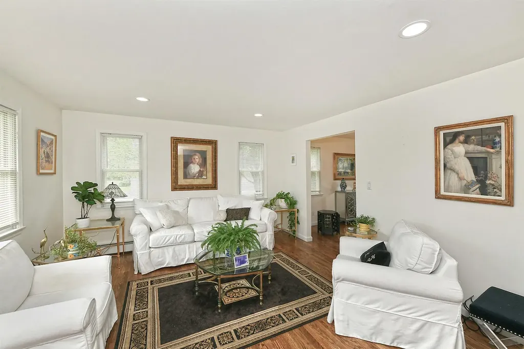 20 Kossuth Street Deer Park NY 11729