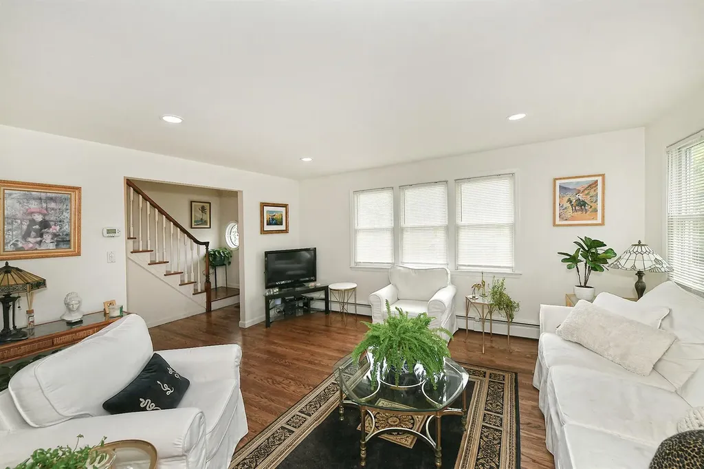 20 Kossuth Street Deer Park NY 11729