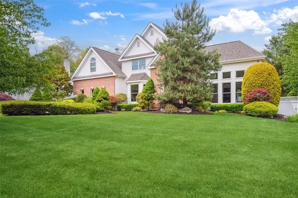 3 Sugar Maple Court Dix Hills NY 11746
