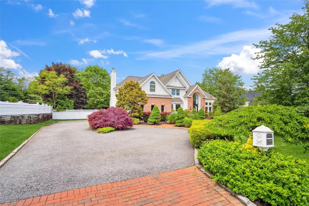 3 Sugar Maple Court Dix Hills NY 11746