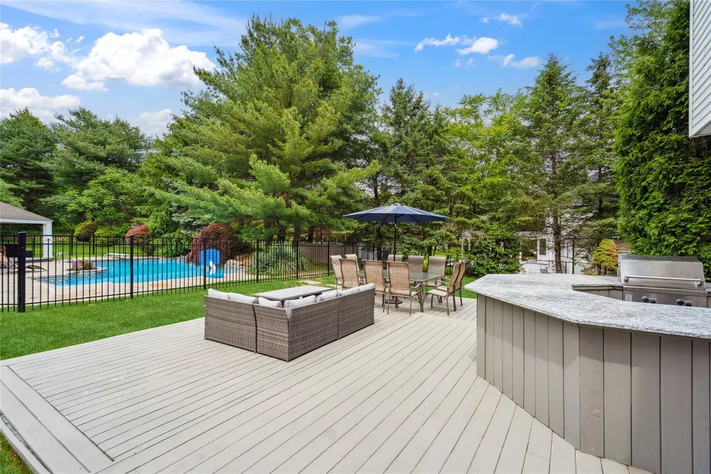 3 Sugar Maple Court Dix Hills NY 11746