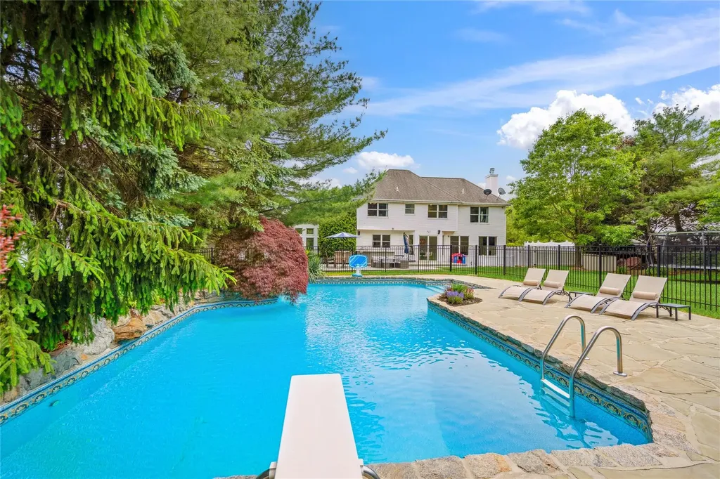 3 Sugar Maple Court Dix Hills NY 11746