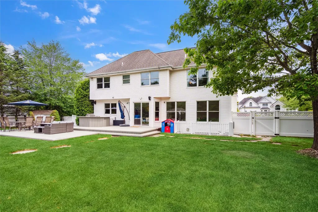 3 Sugar Maple Court Dix Hills NY 11746