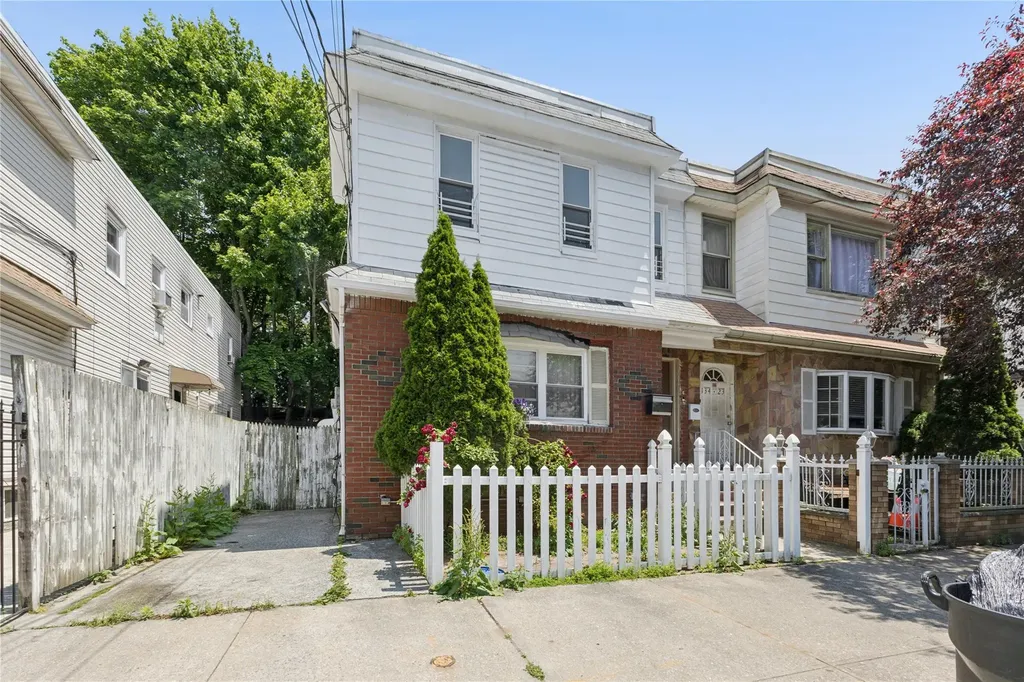 13421 Hawtree Street Ozone Park NY 11417