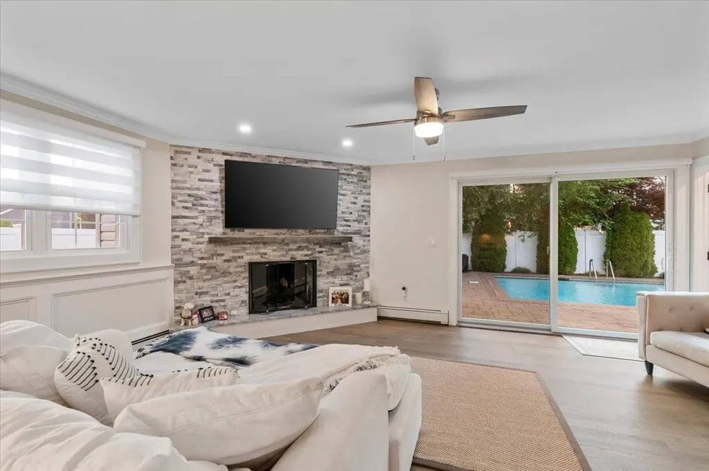 105 Shoreham Way Merrick NY 11566