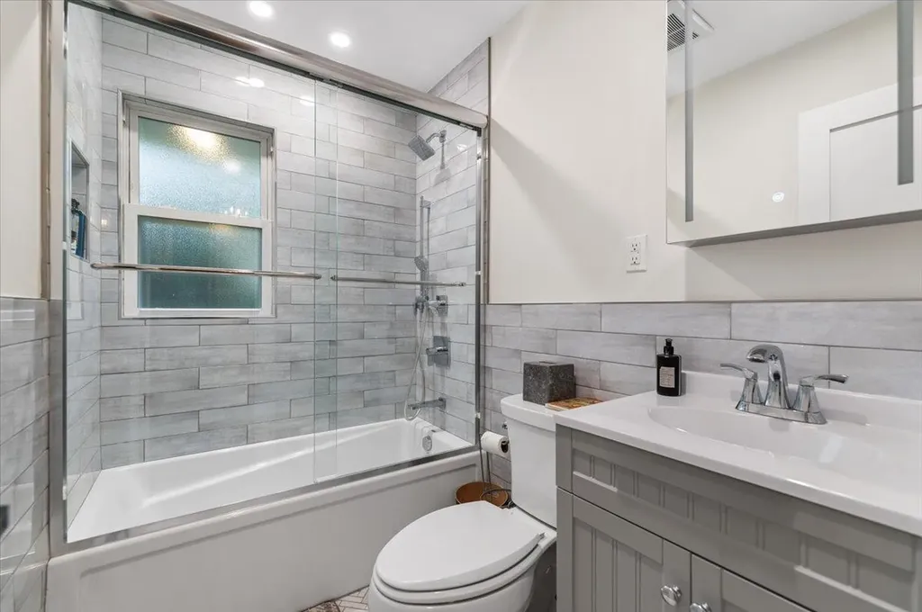 105 Shoreham Way Merrick NY 11566