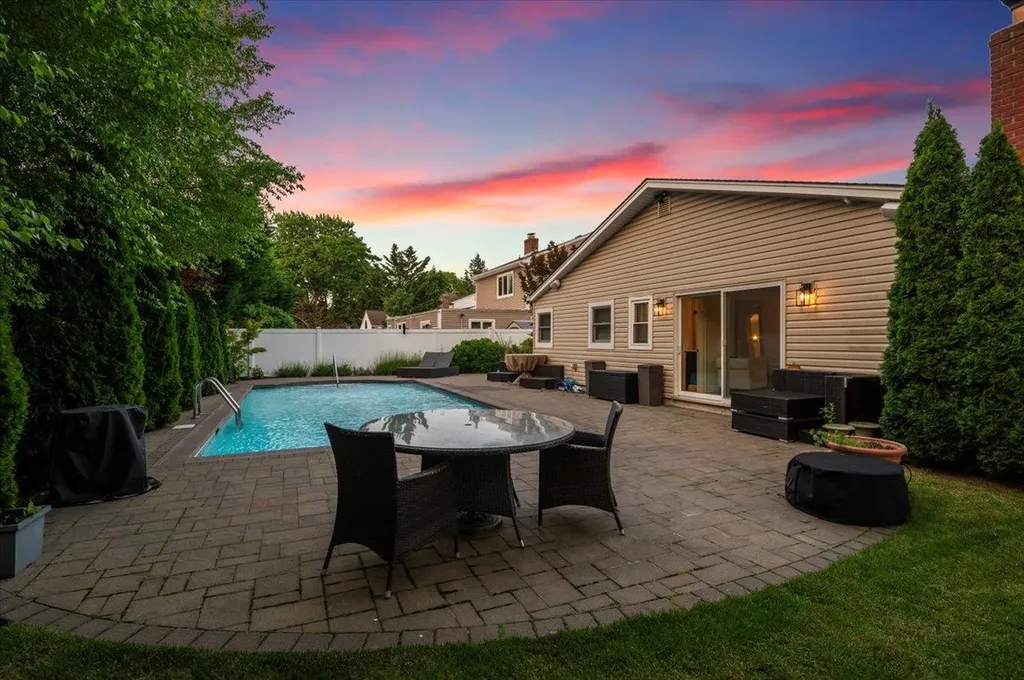 105 Shoreham Way Merrick NY 11566