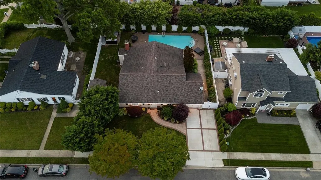 105 Shoreham Way Merrick NY 11566
