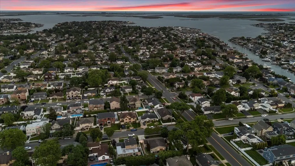 105 Shoreham Way Merrick NY 11566