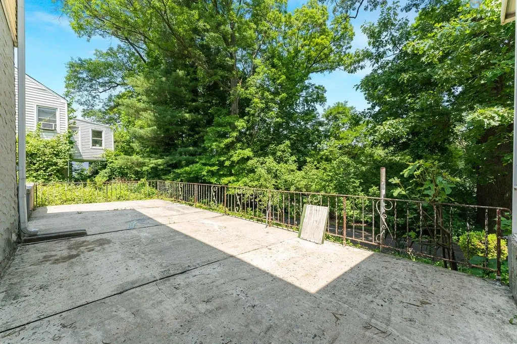 17 Linn Place Yonkers NY 10705