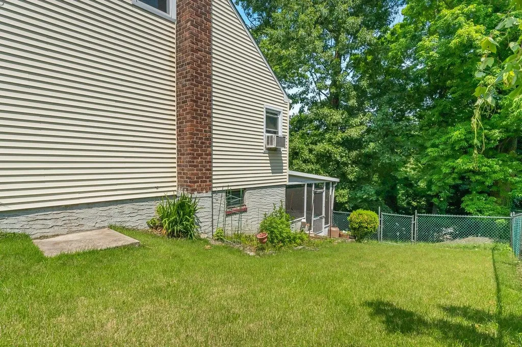 17 Linn Place Yonkers NY 10705