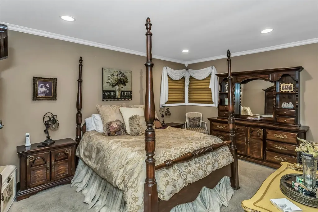 77 Lincoln Road S Plainview NY 11803