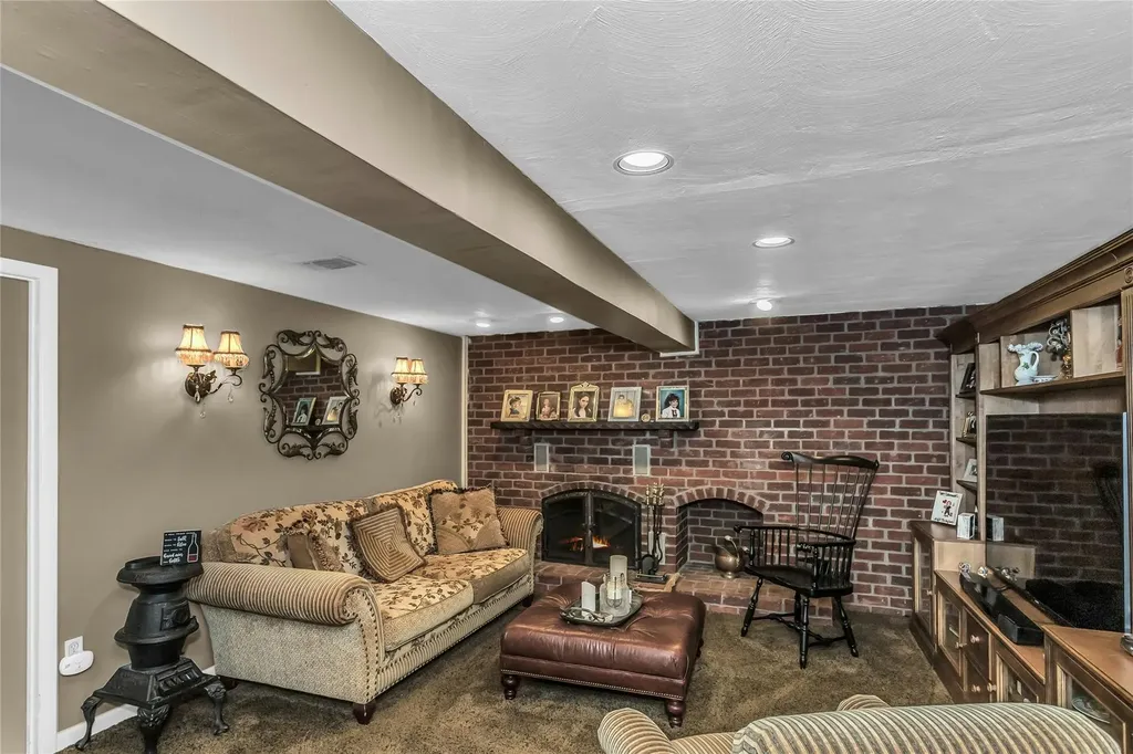 77 Lincoln Road S Plainview NY 11803
