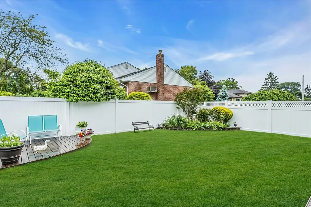 77 Lincoln Road S Plainview NY 11803