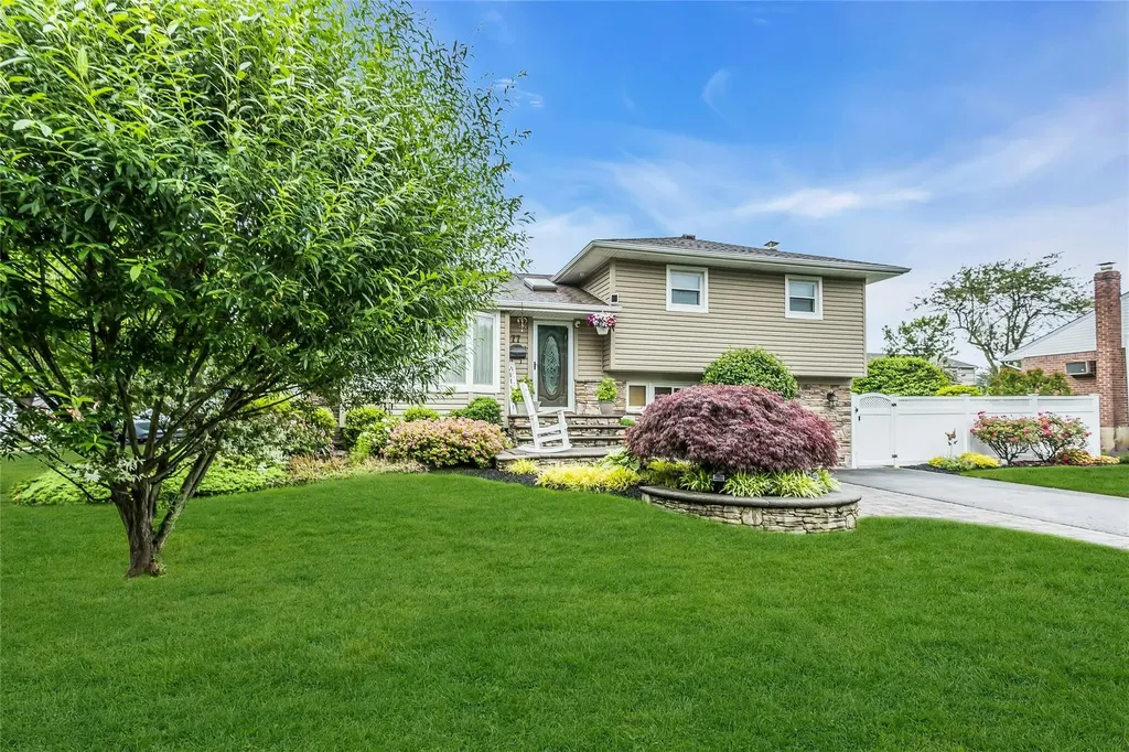 77 Lincoln Road S Plainview NY 11803
