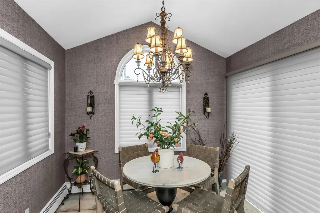77 Lincoln Road S Plainview NY 11803