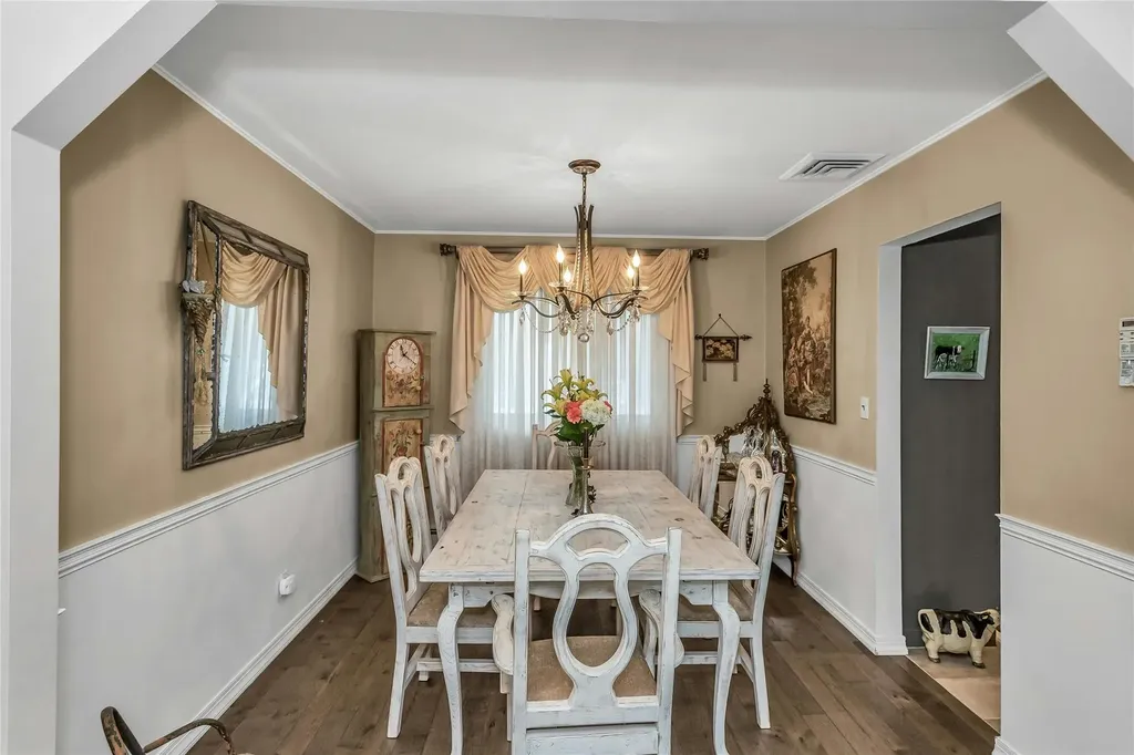77 Lincoln Road S Plainview NY 11803