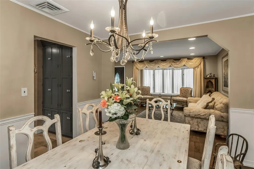 77 Lincoln Road S Plainview NY 11803