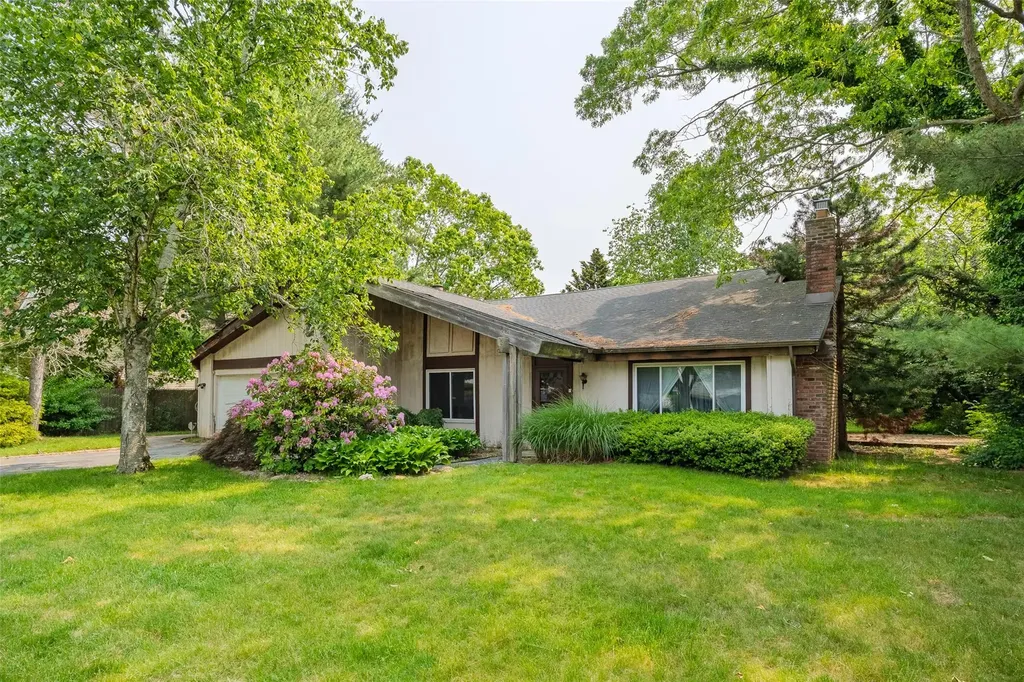 37 Glenmere Lane Coram NY 11727