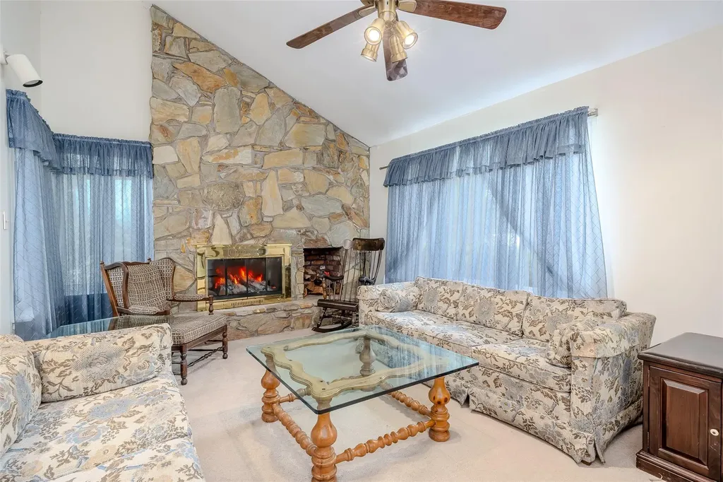 37 Glenmere Lane Coram NY 11727