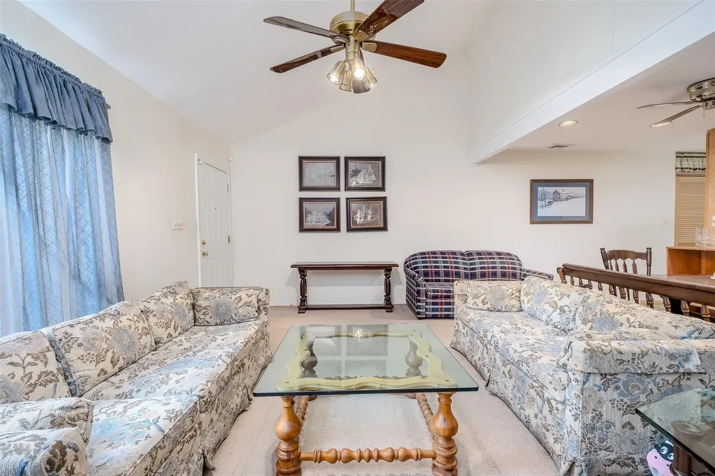 37 Glenmere Lane Coram NY 11727