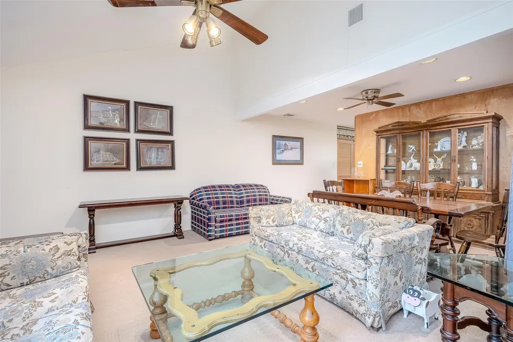 37 Glenmere Lane Coram NY 11727
