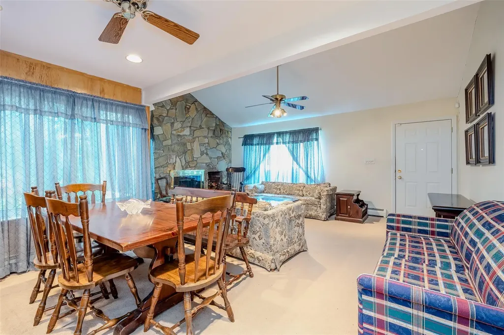37 Glenmere Lane Coram NY 11727