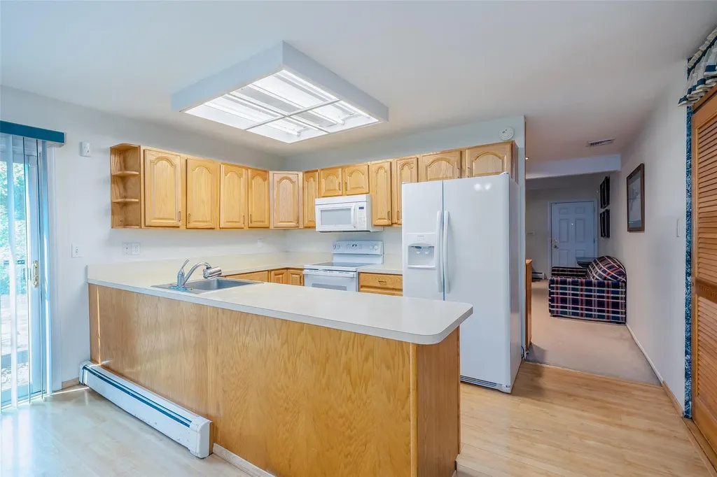 37 Glenmere Lane Coram NY 11727