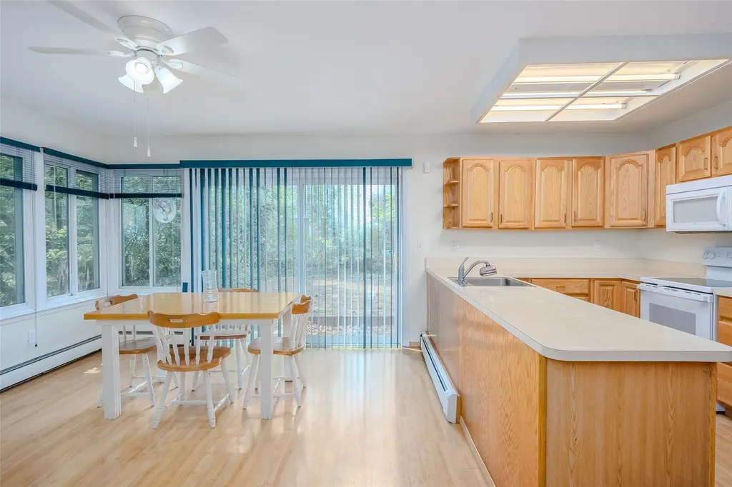 37 Glenmere Lane Coram NY 11727