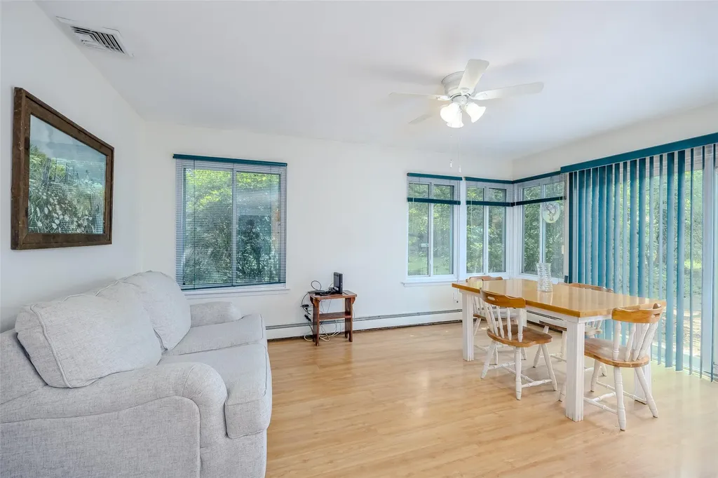37 Glenmere Lane Coram NY 11727