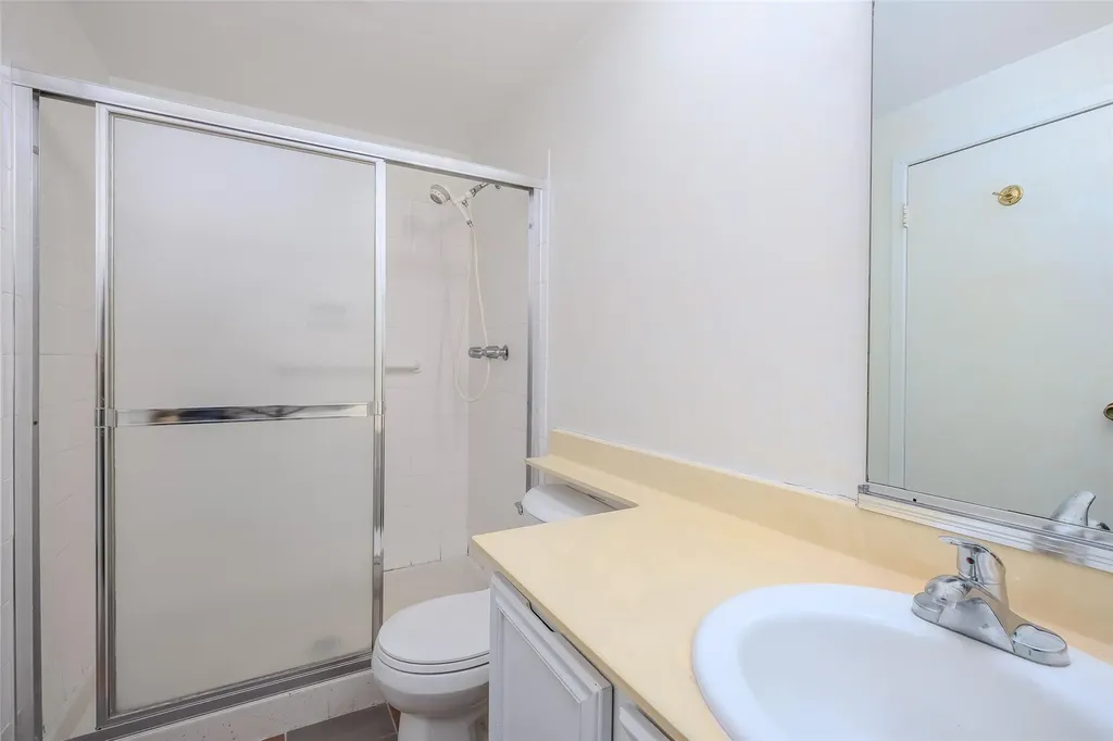 37 Glenmere Lane Coram NY 11727