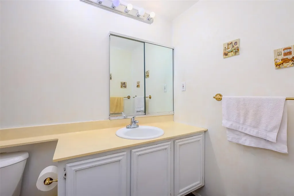 37 Glenmere Lane Coram NY 11727