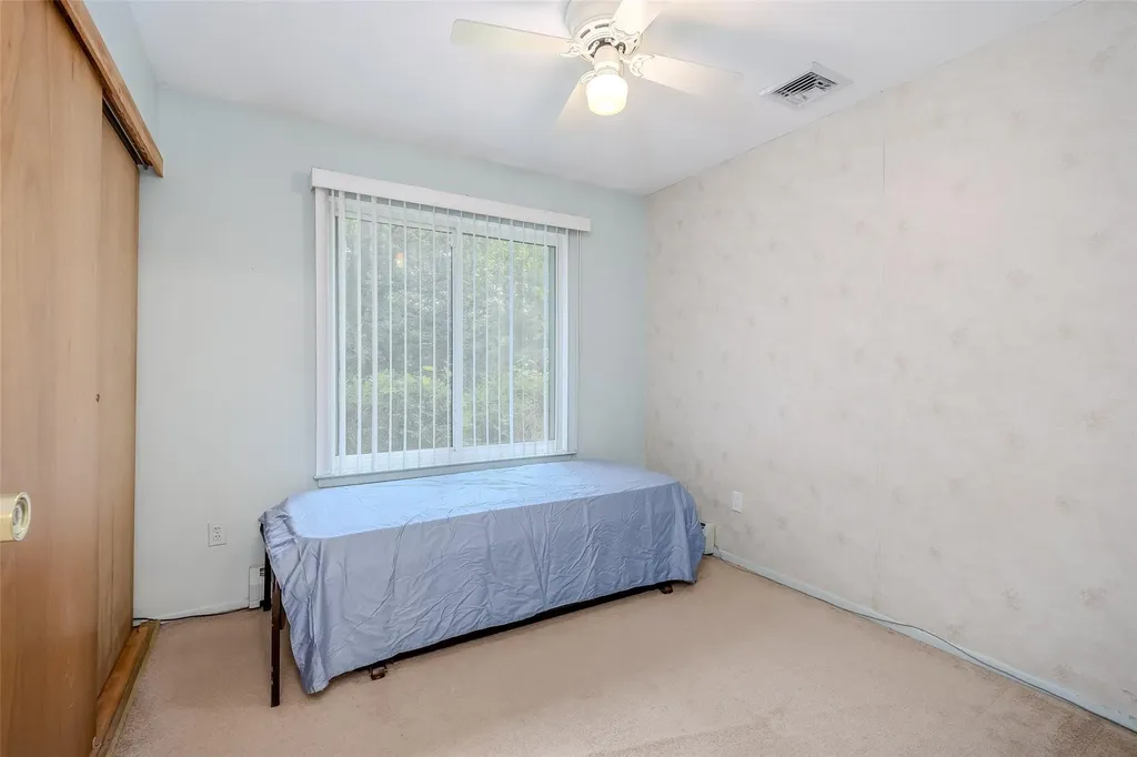 37 Glenmere Lane Coram NY 11727