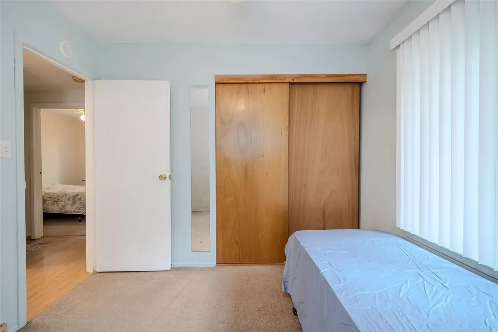 37 Glenmere Lane Coram NY 11727