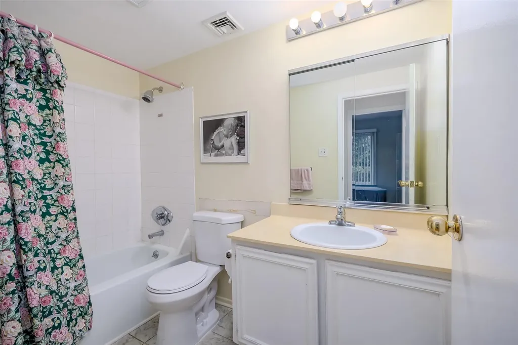 37 Glenmere Lane Coram NY 11727