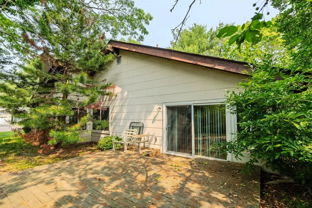 37 Glenmere Lane Coram NY 11727