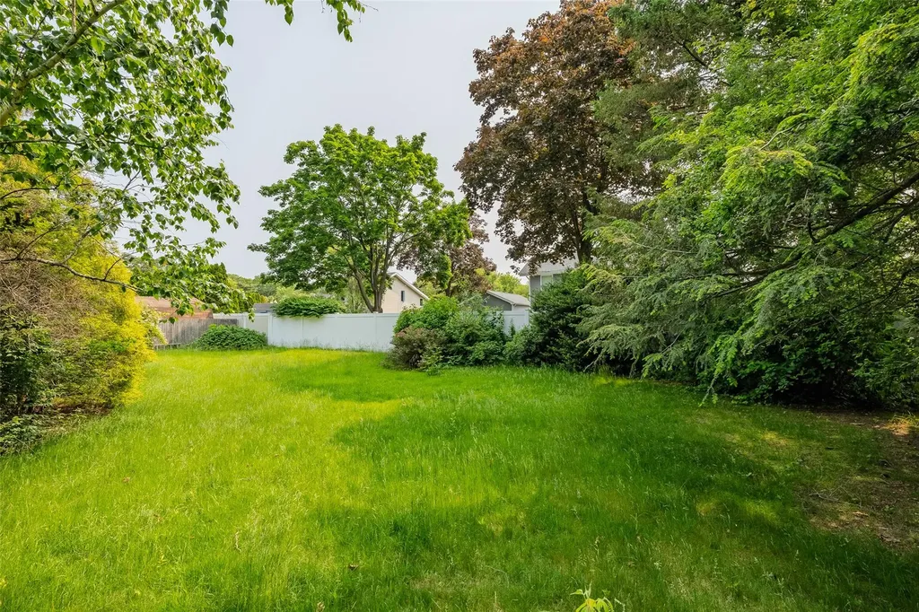 37 Glenmere Lane Coram NY 11727