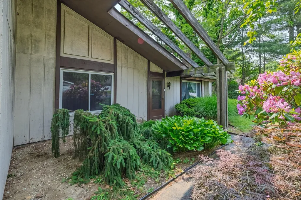 37 Glenmere Lane Coram NY 11727