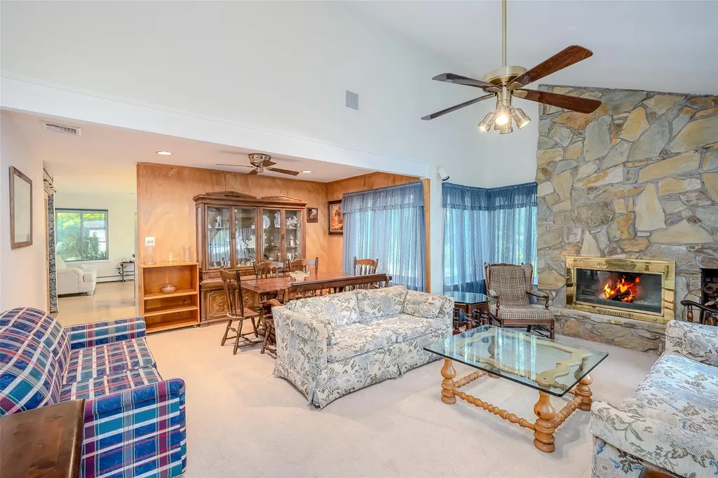 37 Glenmere Lane Coram NY 11727
