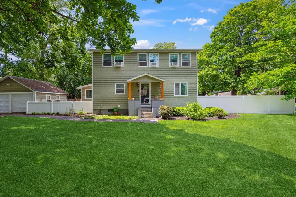 18 Carman Boulevard Brookhaven NY 11719